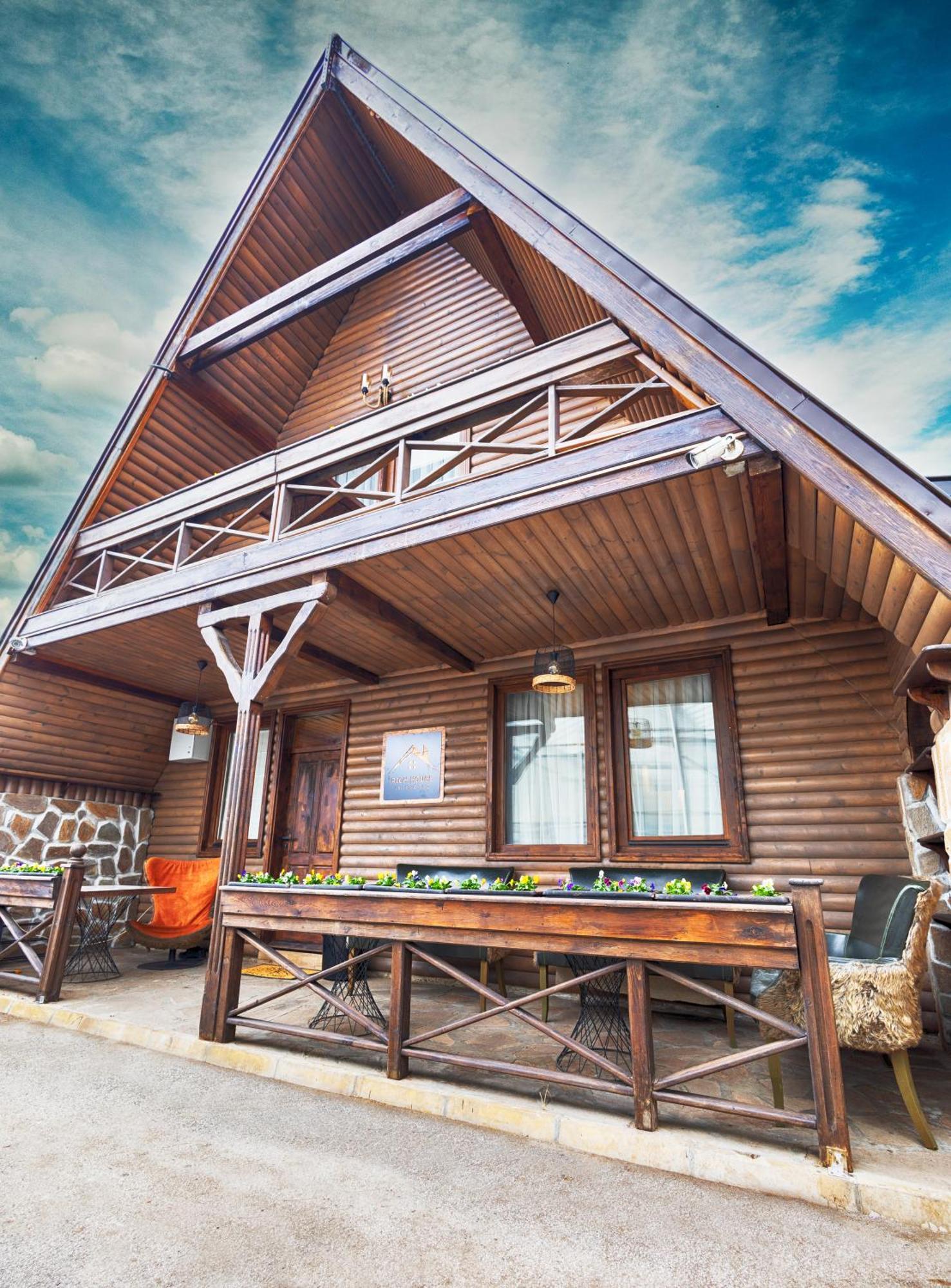 Chalet Rich House